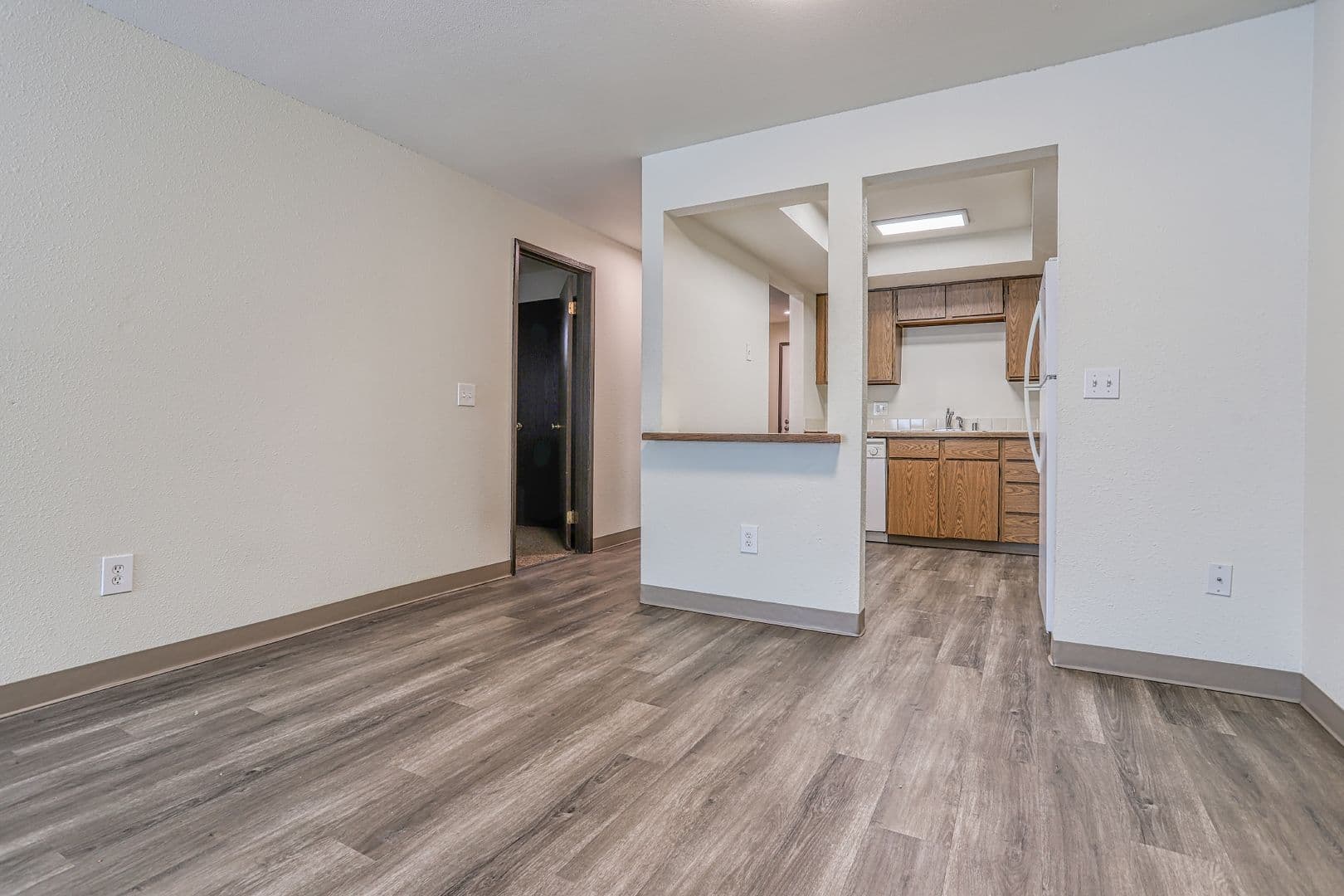 Richland Apartment: 2500 George Washington Way