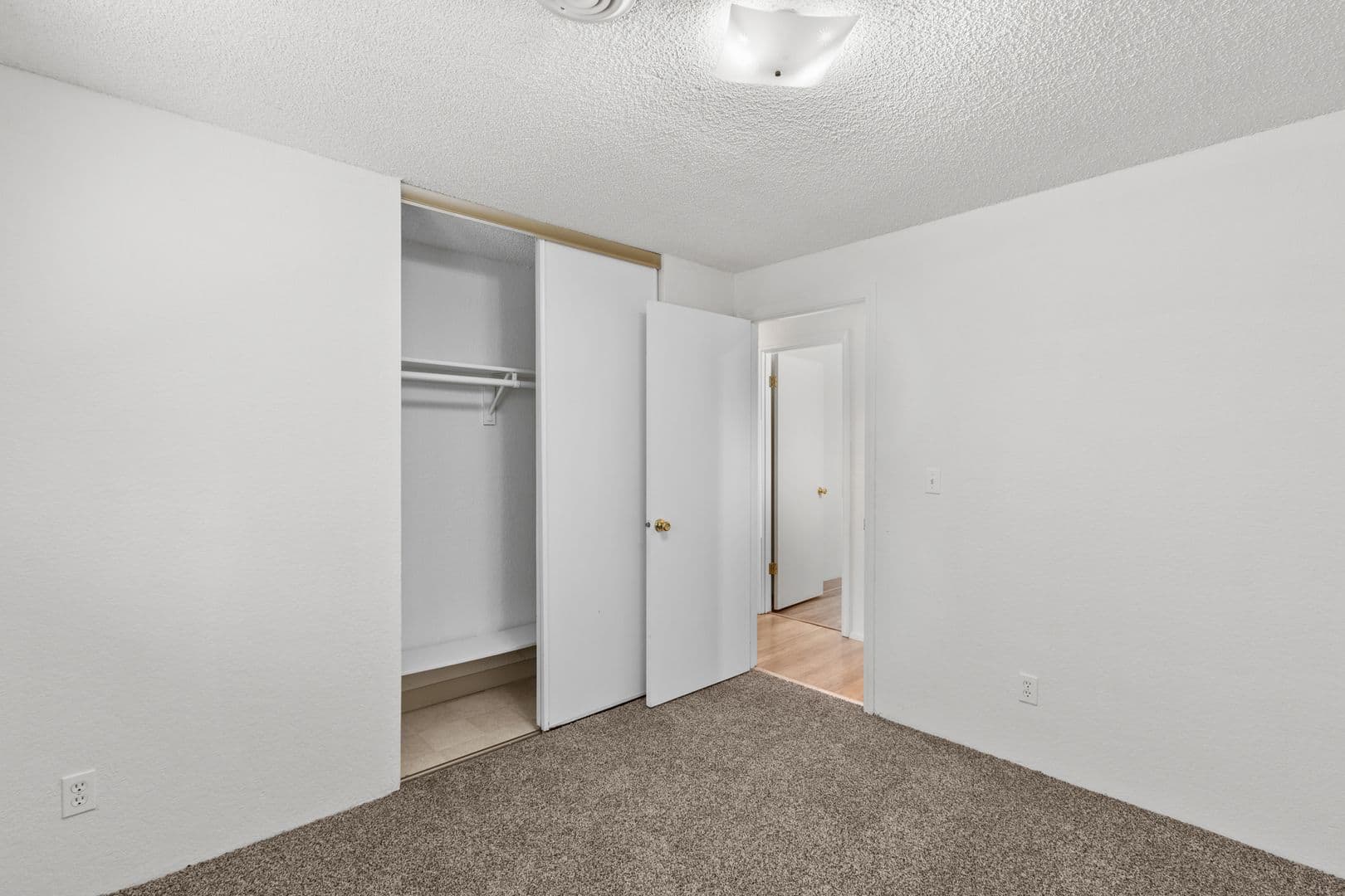 Richland Apartment: 850 Aaron Drive