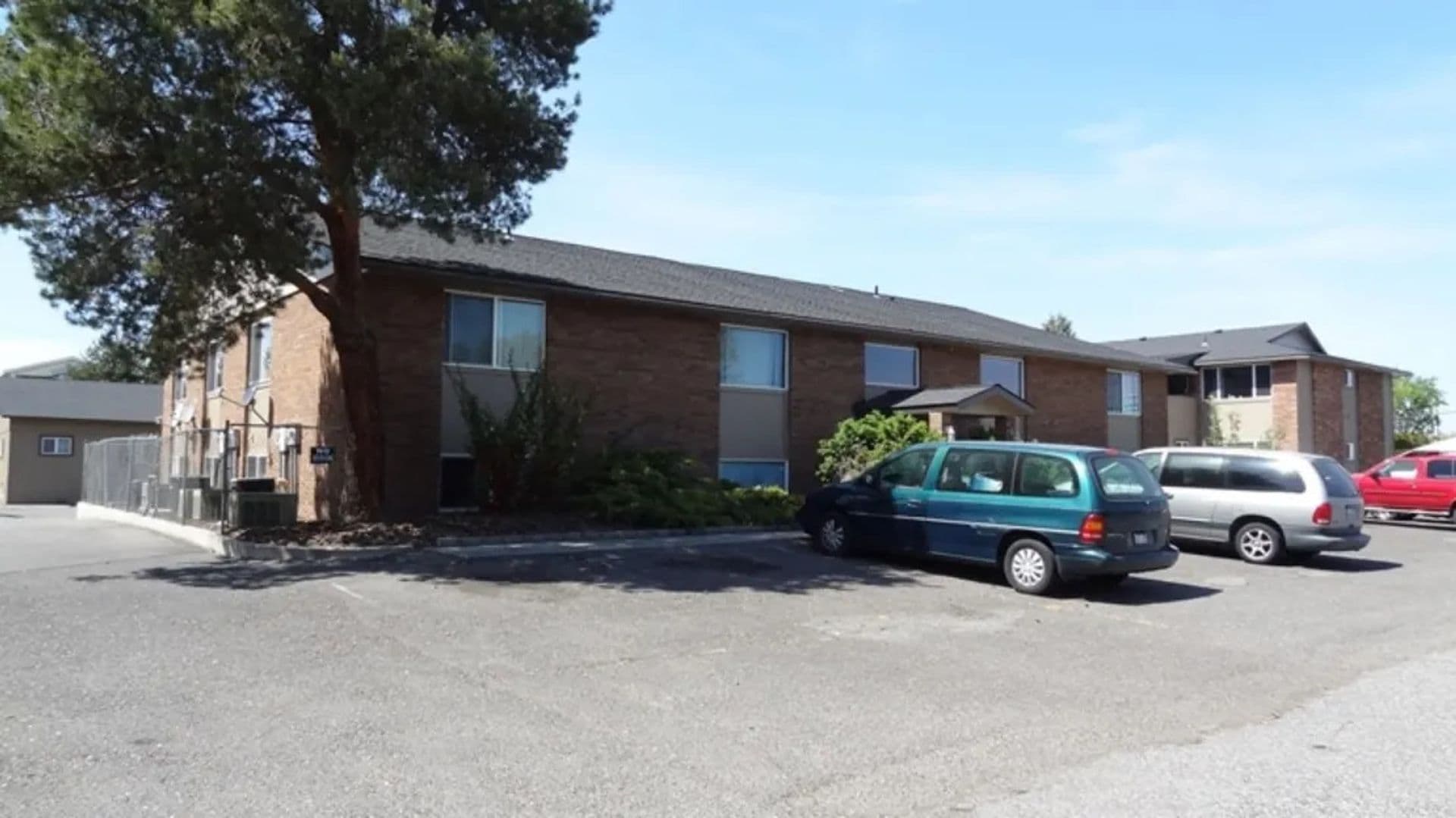 Kennewick Apartment: 12 S Morain St
