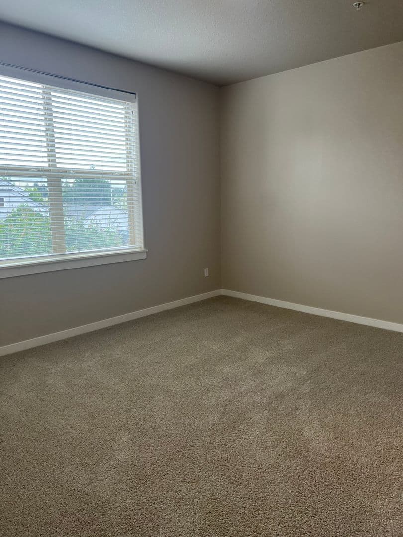 Vancouver Apartment: 608 NE 86th St