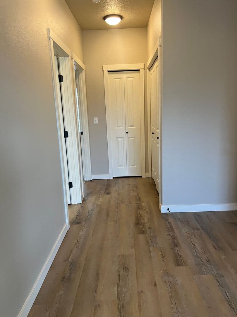 Vancouver Apartment: 608 NE 86th St