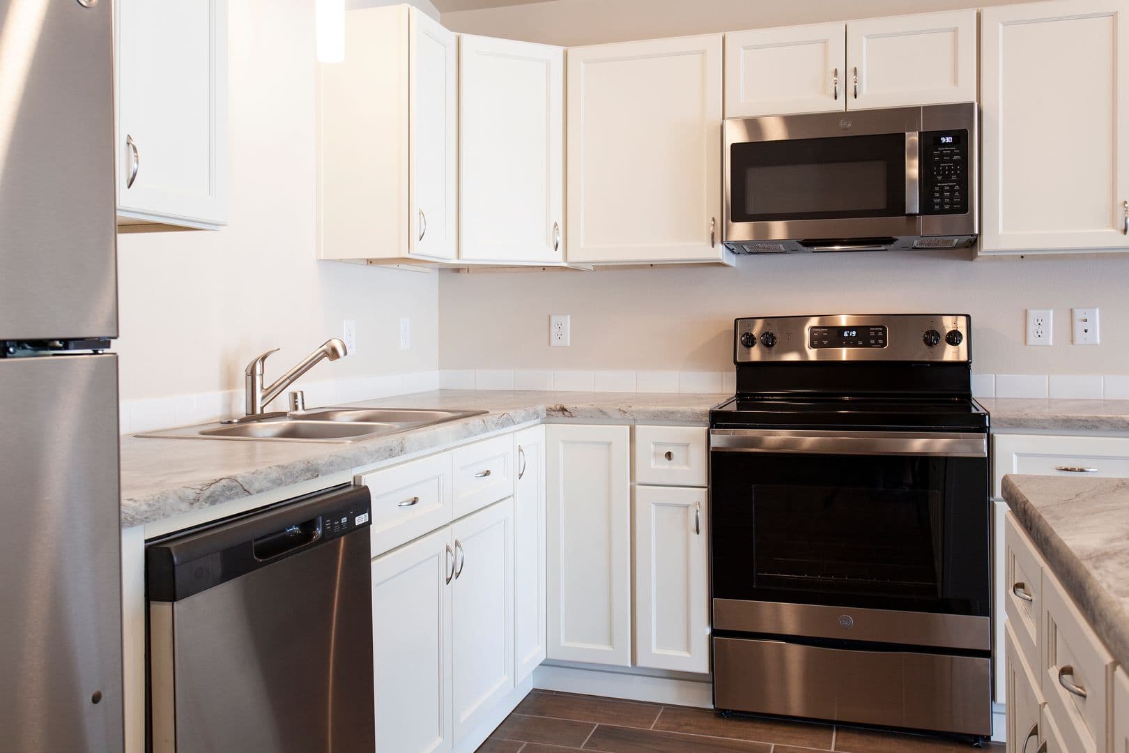 Kennewick Apartment: 5100 W Clearwater Ave