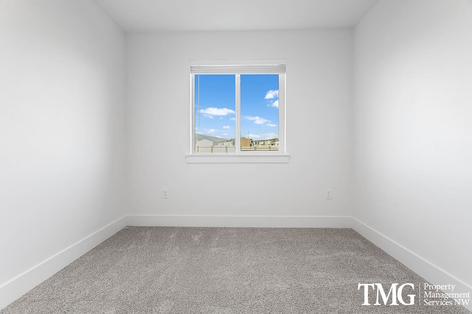 West Richland Townhome: 977 Creer Way - E-114