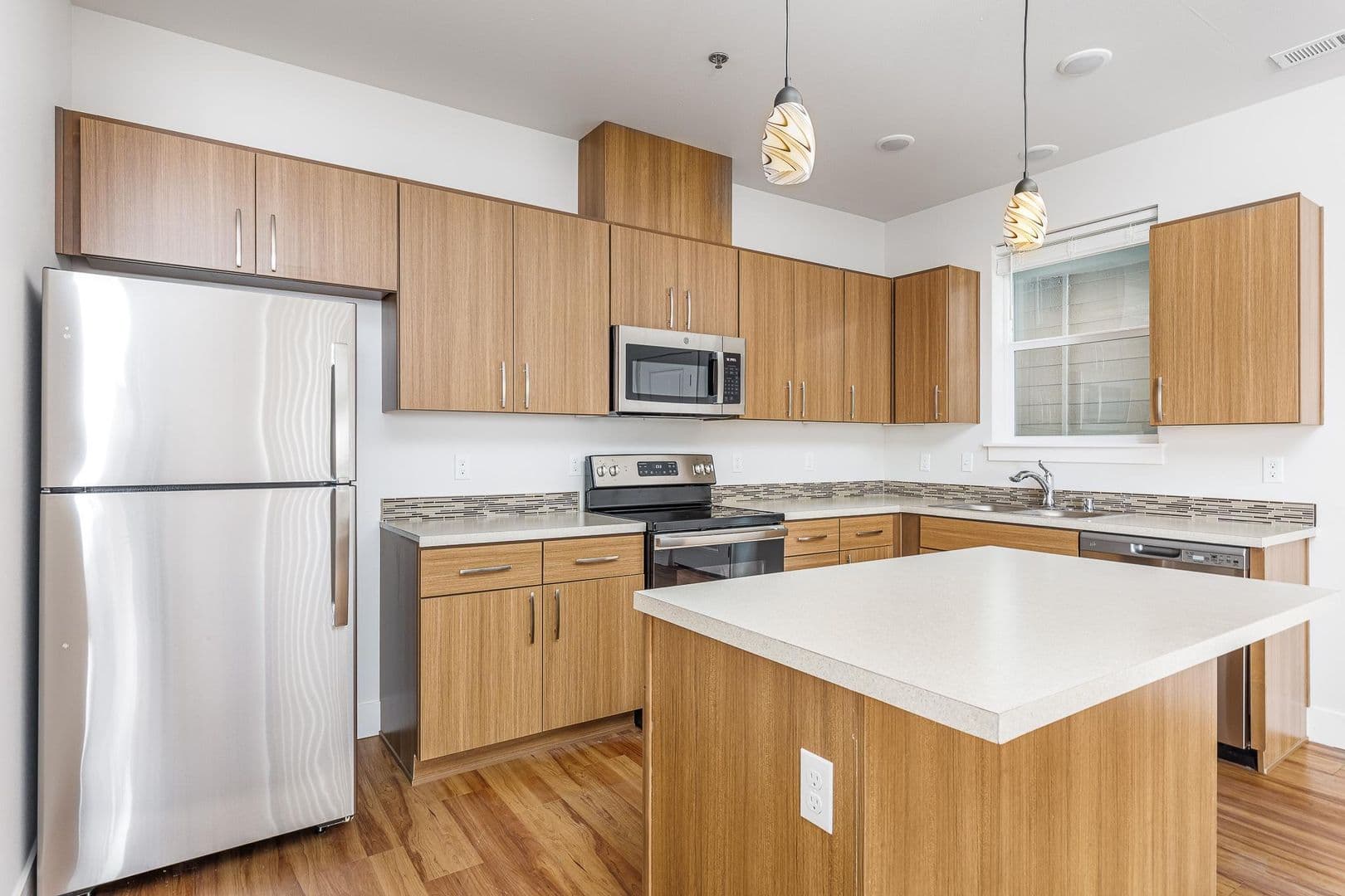 Kennewick Apartment: 7968 W 10th Ave
