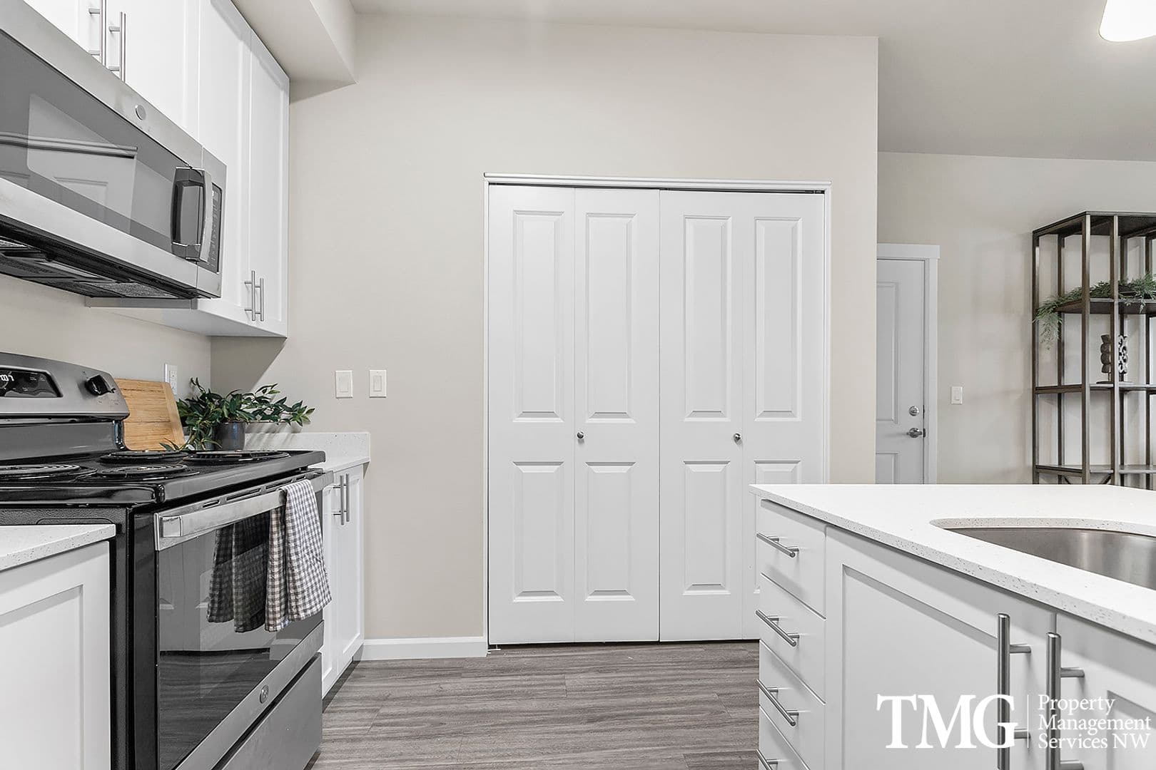 Ridgefield Apartment: 540 S Royle Rd