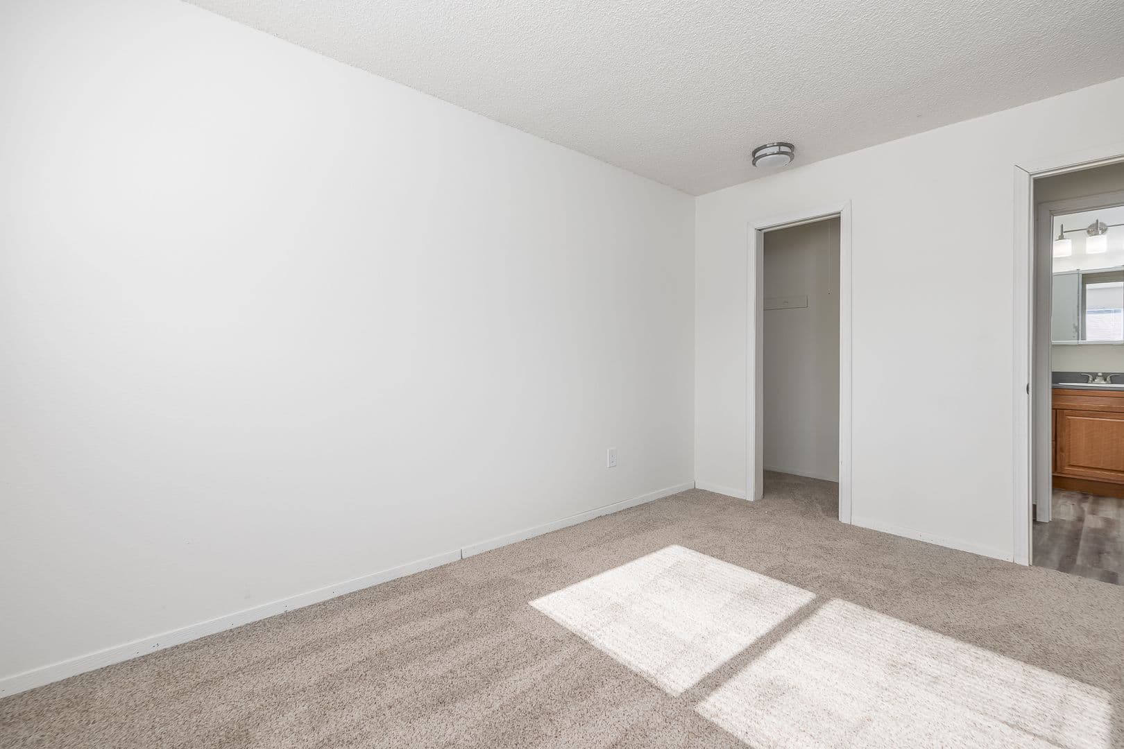 Kennewick Apartment: 3131 W Hood Ave