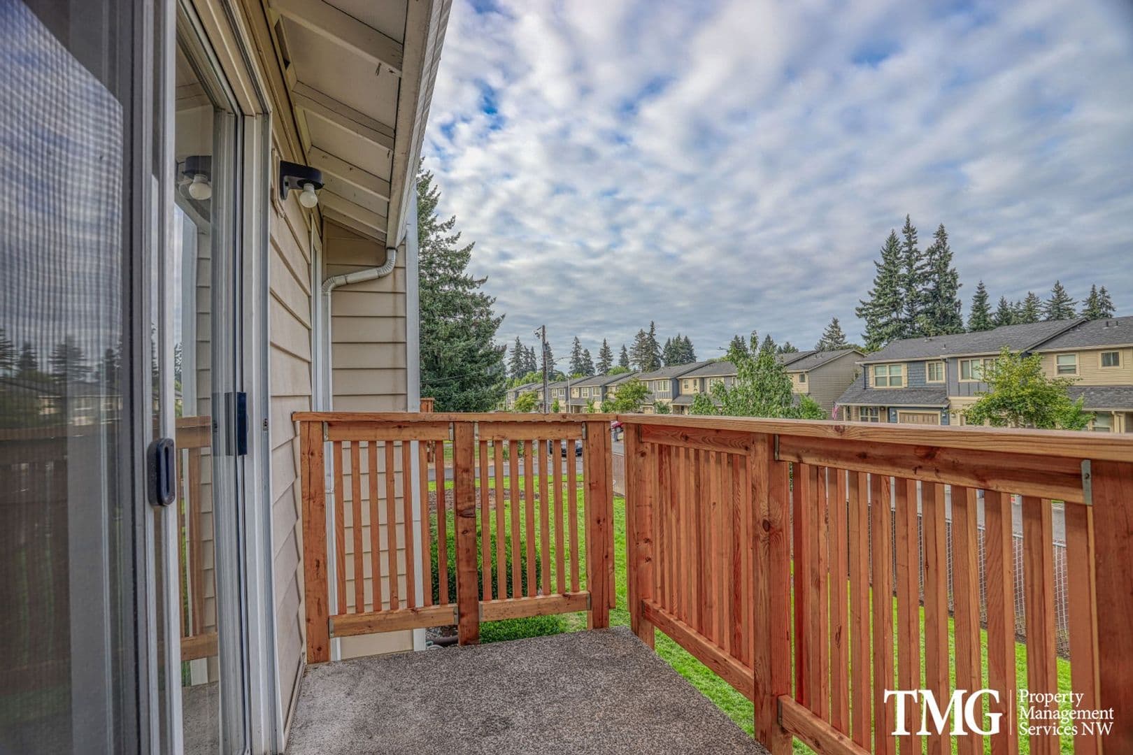 Vancouver Apartment: 3811 NE Royal View Ave