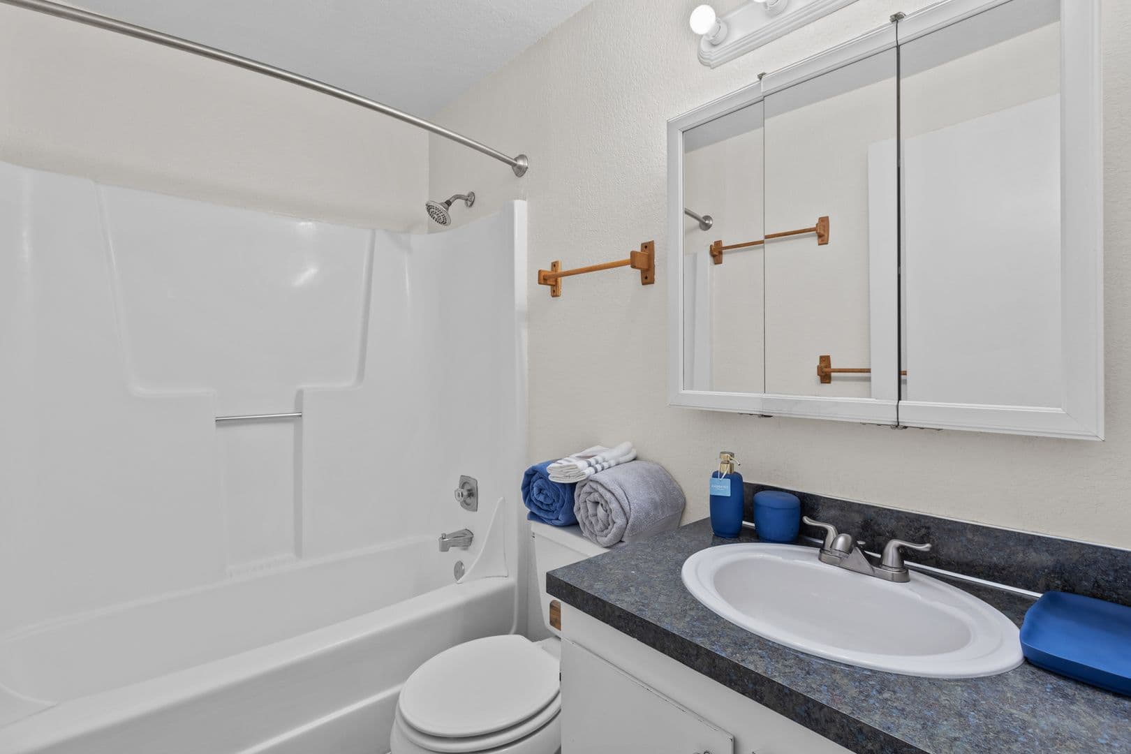 Richland Apartment: 850 Aaron Drive