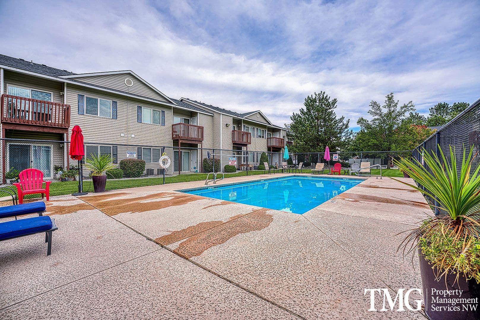 Richland Apartment: 900 Aaron Dr