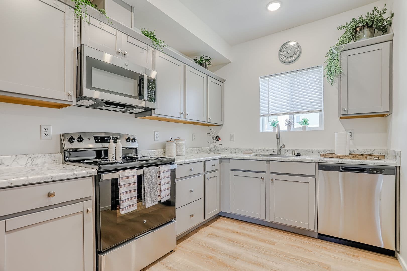 Kennewick Apartment: 2652 W 15th Ave