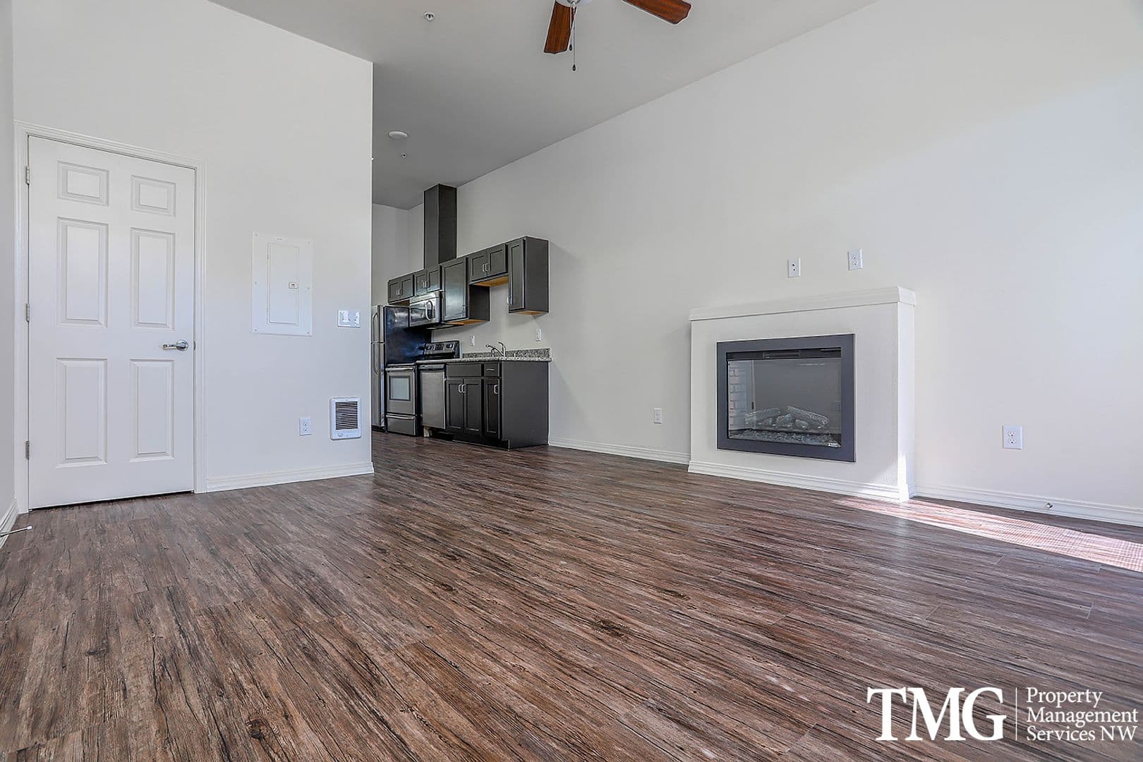 Vancouver Apartment: 1901 Broadway St