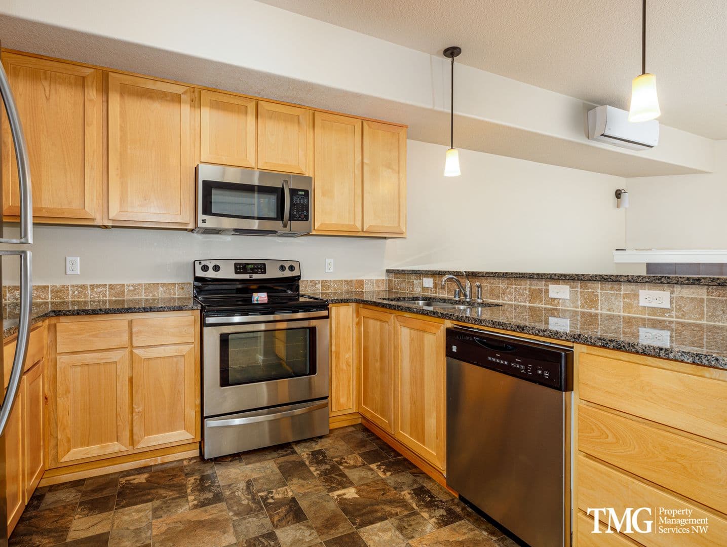 Vancouver Apartment: 608 NE 86th St