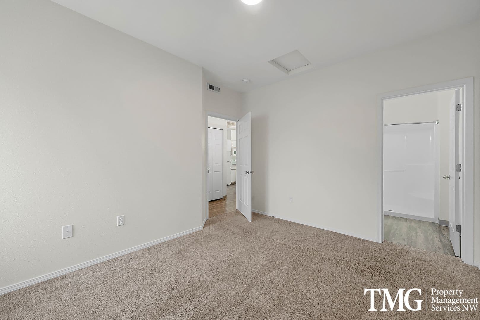 Richland Apartment: 900 Aaron Dr