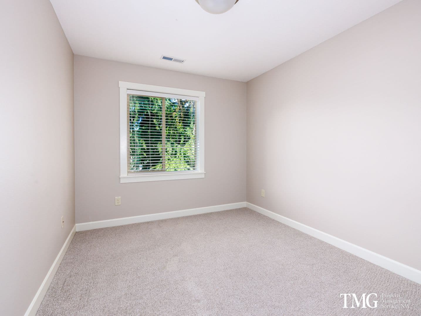 Vancouver House: 5605 NE 58th Way