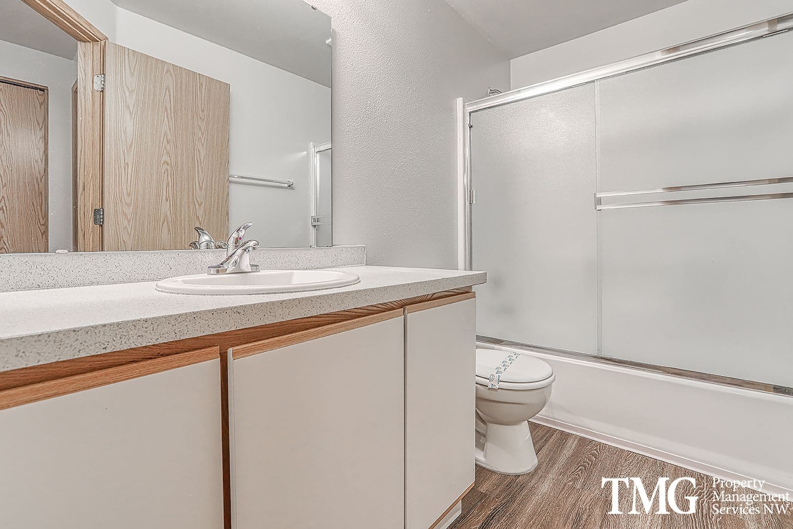 Vancouver Apartment: 13708 NE 18th St
