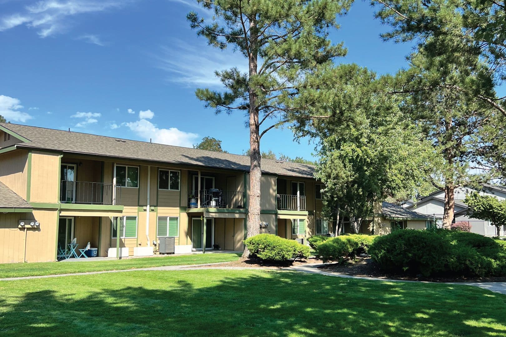 Richland Apartment: 850 Aaron Drive