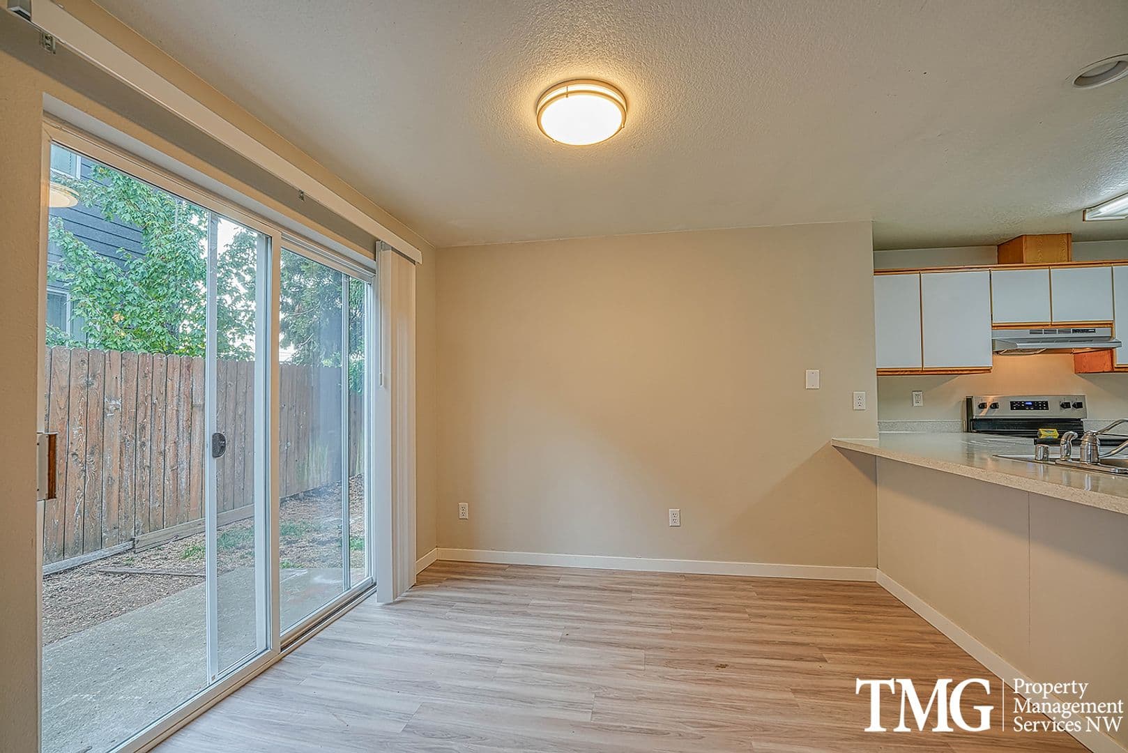 Vancouver Apartment: 13708 NE 18th St
