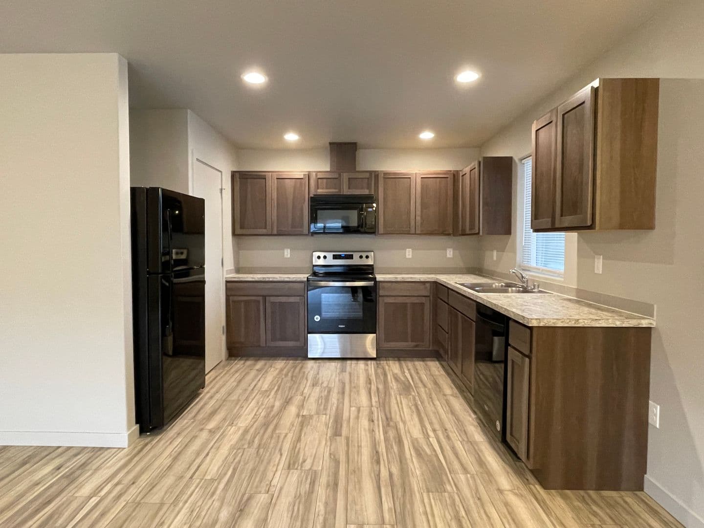 Pasco Townhome: 2507 E Helena Street
