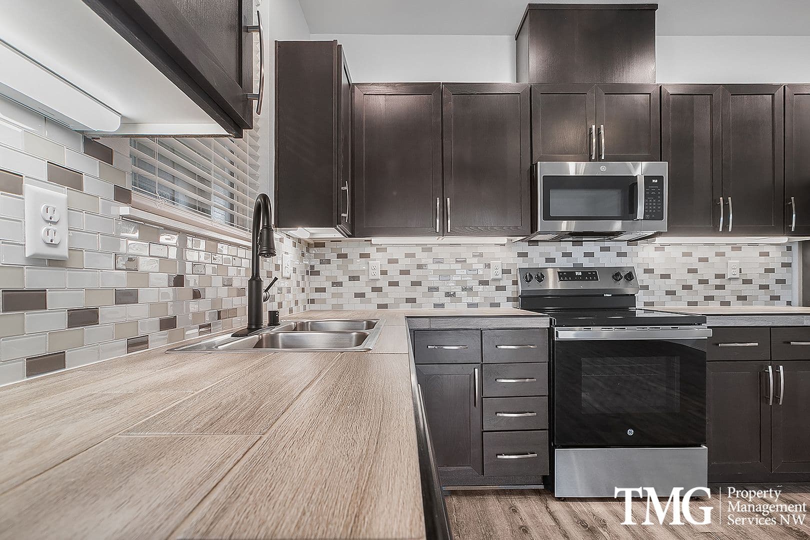 Kennewick Apartment: 7942 W 10th Ave