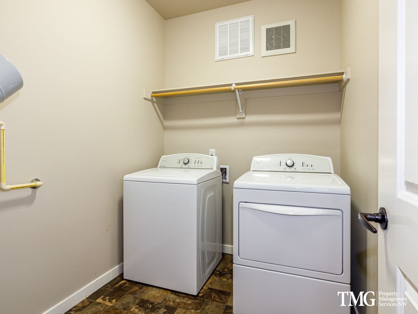Vancouver Apartment: 608 NE 86th St