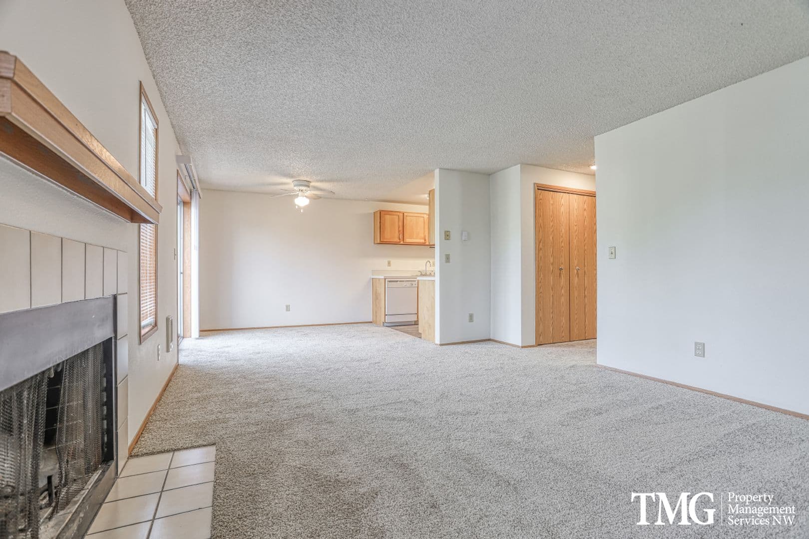 Vancouver Apartment: 3811 NE Royal View Ave
