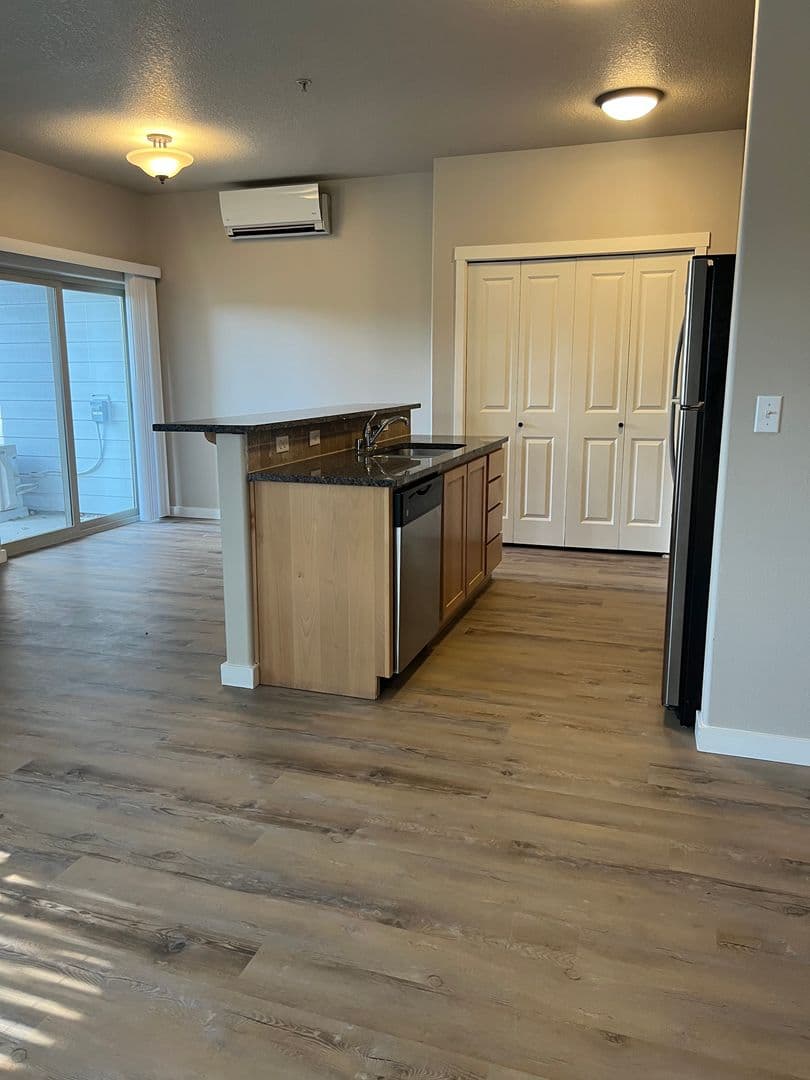 Vancouver Apartment: 608 NE 86th St