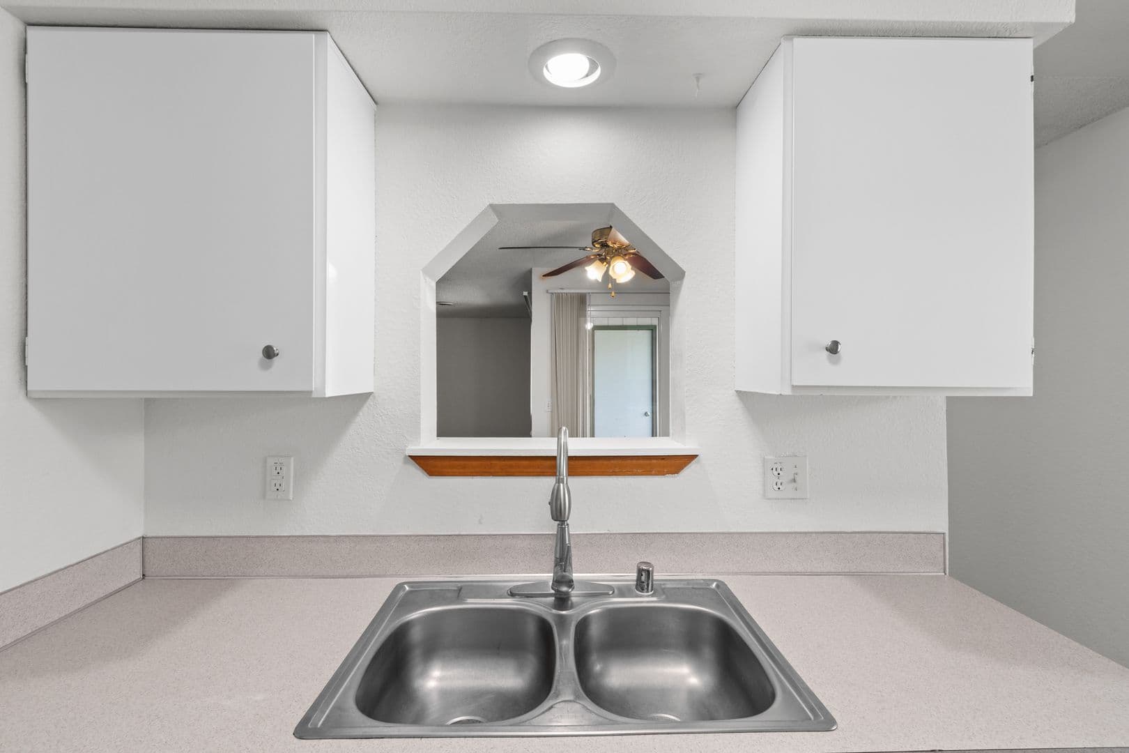 Richland Apartment: 850 Aaron Drive