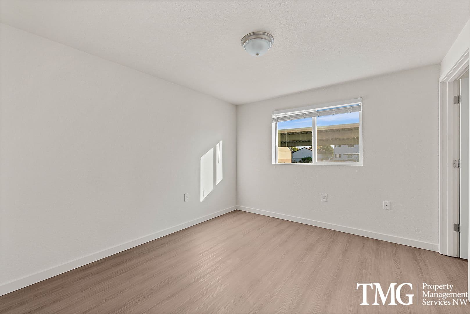 Vancouver Apartment: 16119 SE 1st St