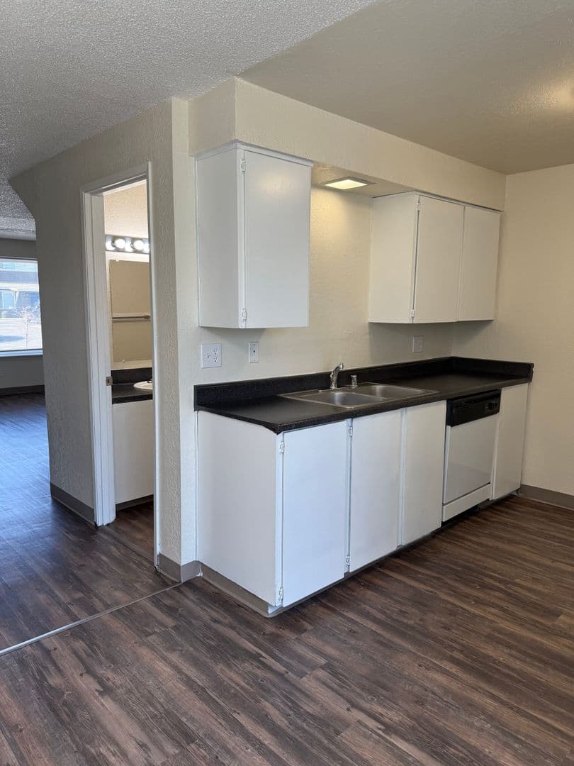 Kennewick Townhome: 4421 W Hood Ave