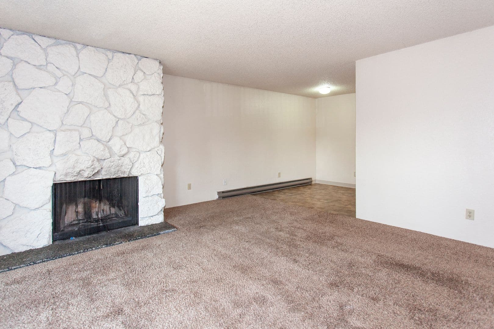 Kennewick Apartment: 5100 W Clearwater Ave