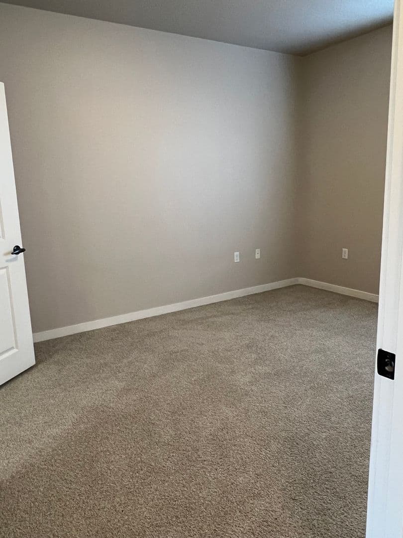 Vancouver Apartment: 608 NE 86th St