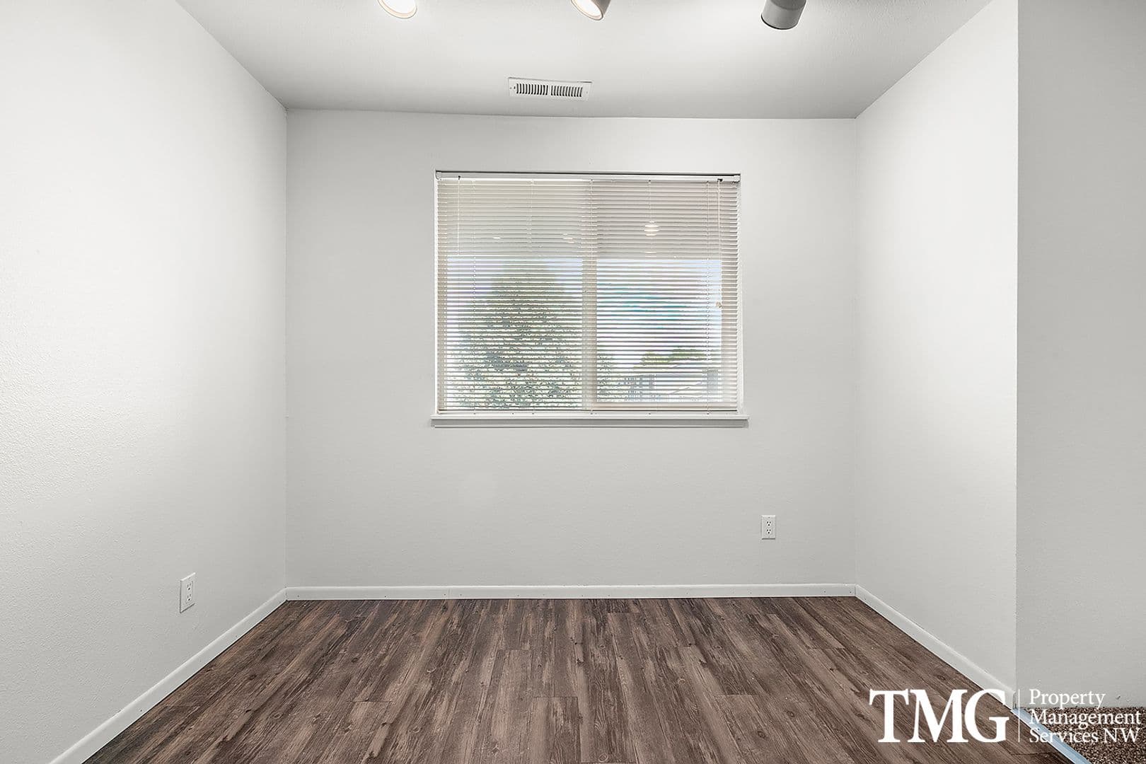 Kennewick Apartment: 440 N Volland