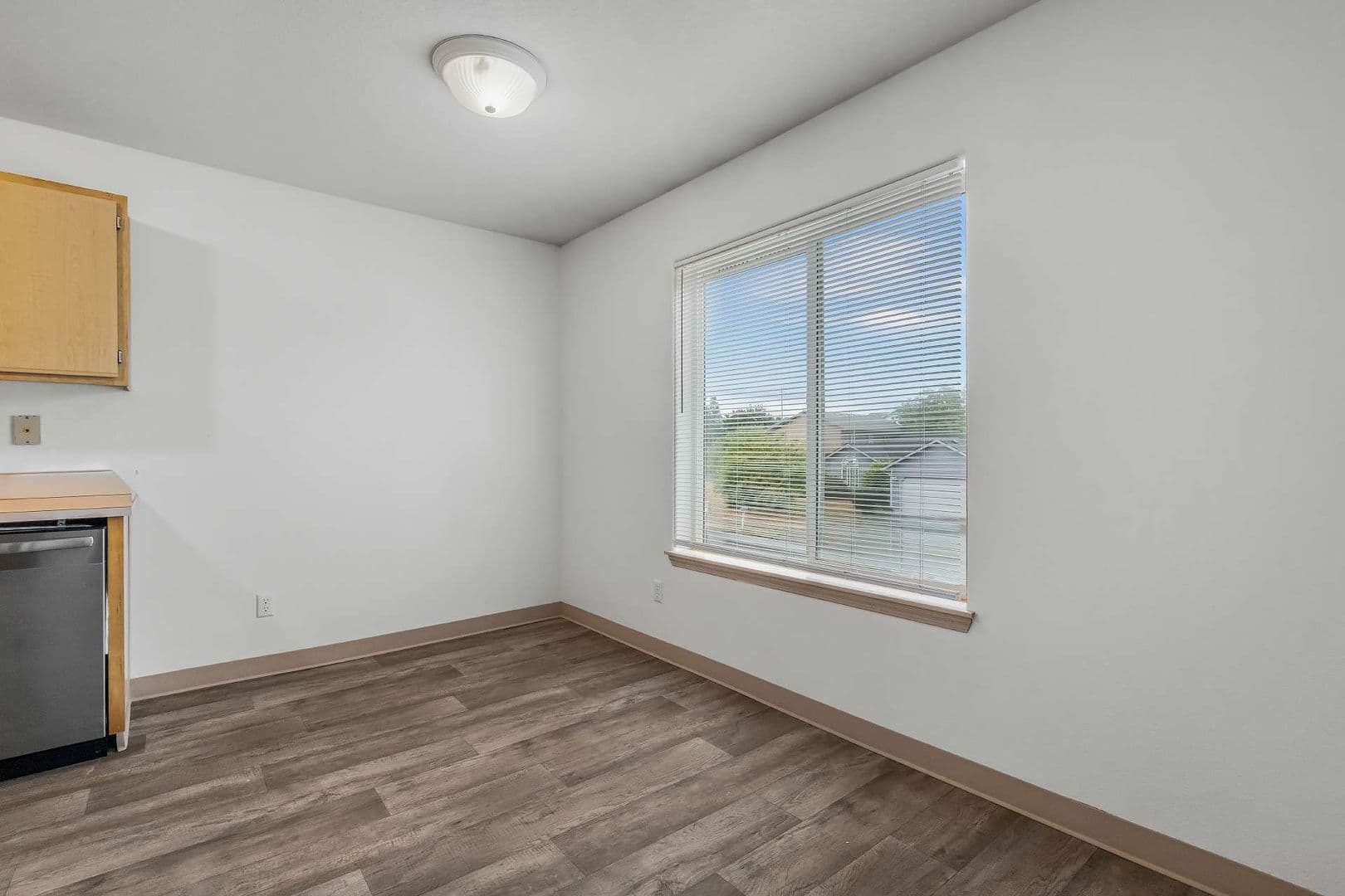 Vancouver Apartment: 13608 NE 72nd St