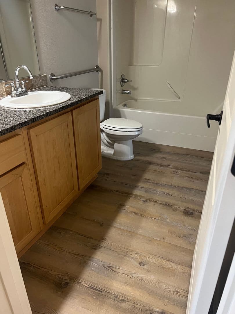 Vancouver Apartment: 608 NE 86th St