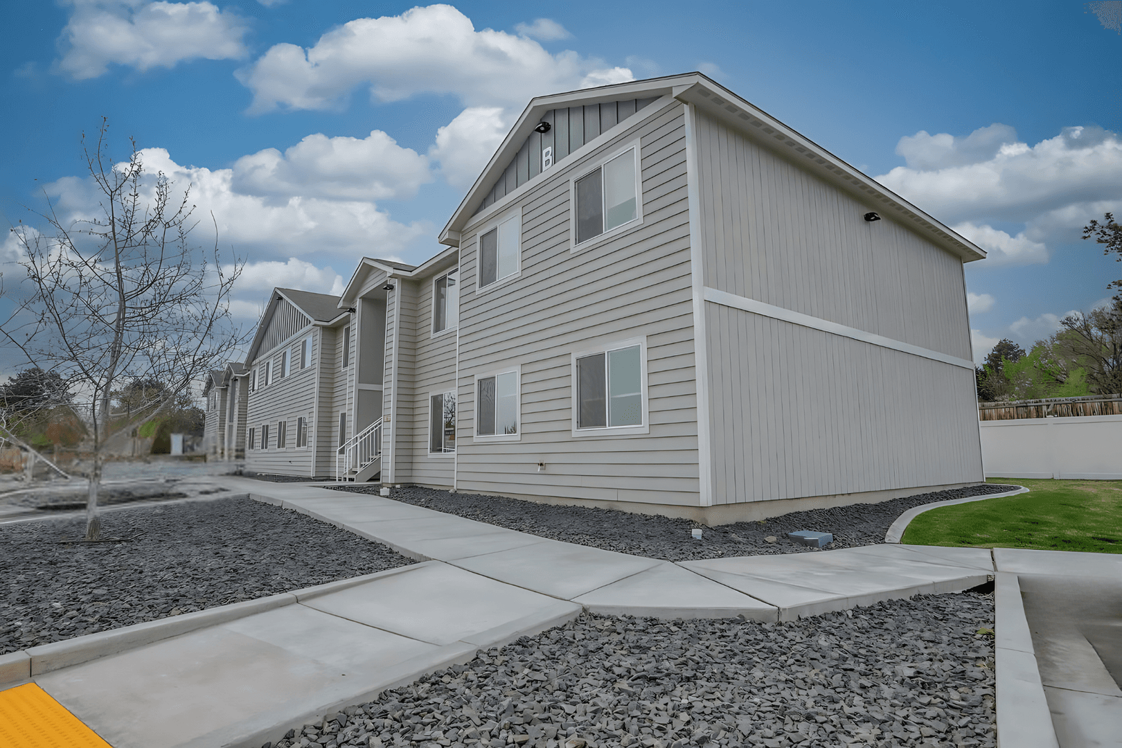 Kennewick Apartment: 3887 W 7th Ave