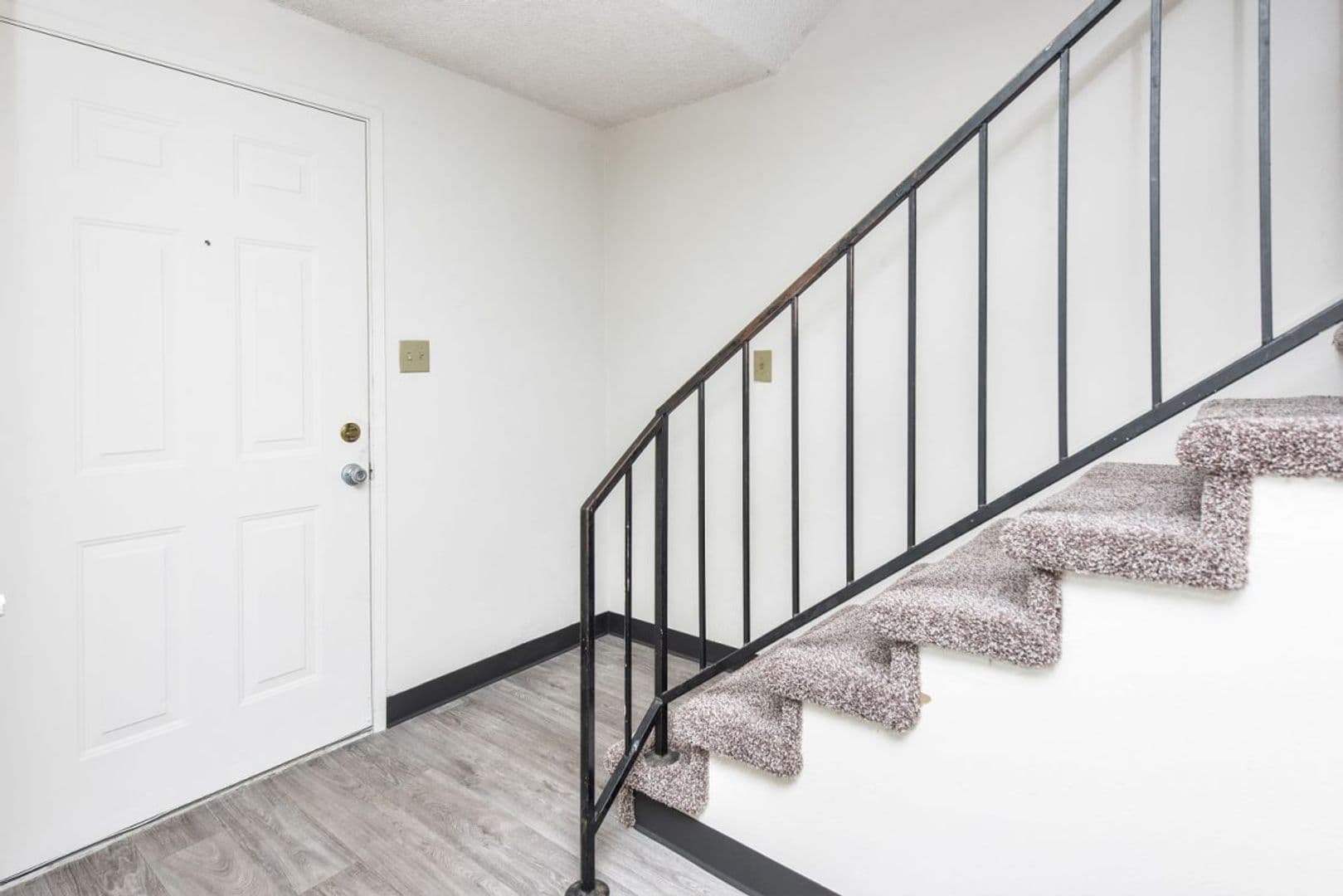 Vancouver Apartment: 3417 NE 53rd St