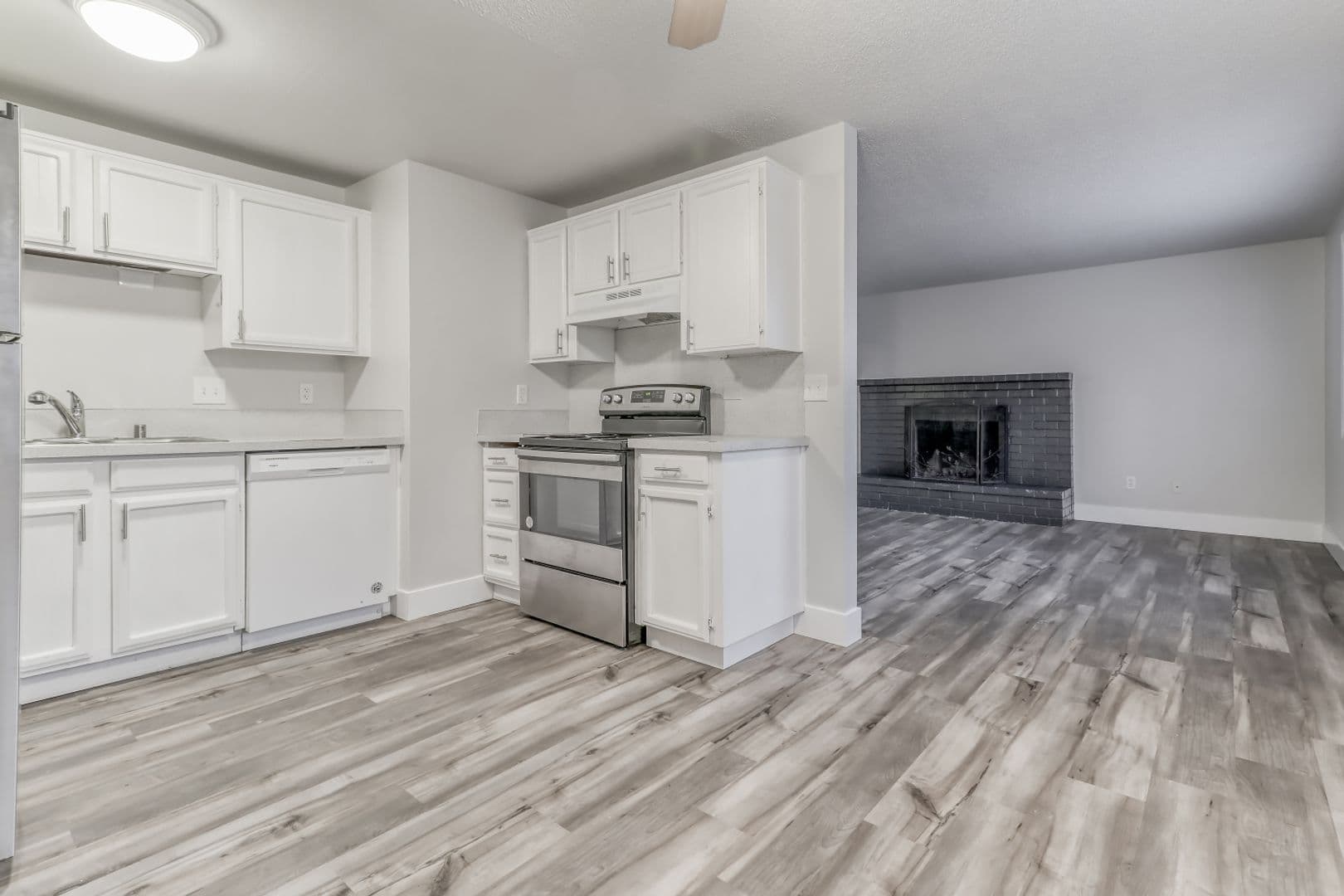 Vancouver Apartment: 3218 Edgewood Dr