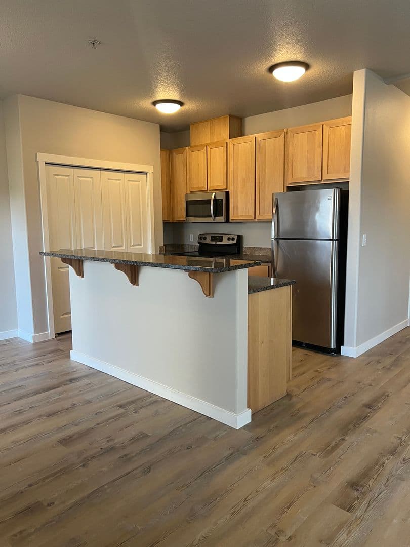Vancouver Apartment: 608 NE 86th St