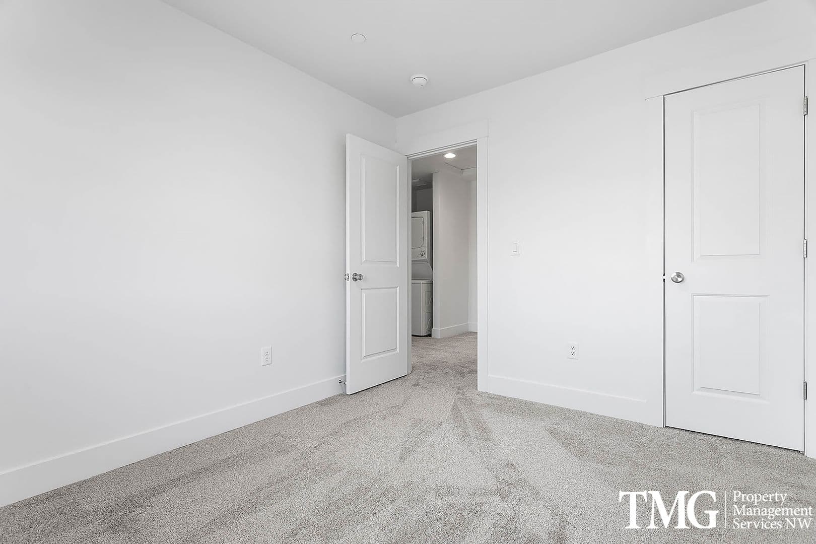 West Richland Townhome: 977 Creer Way - E-114