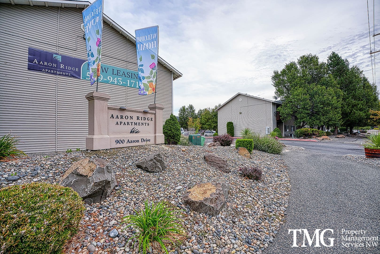 Richland Apartment: 900 Aaron Dr