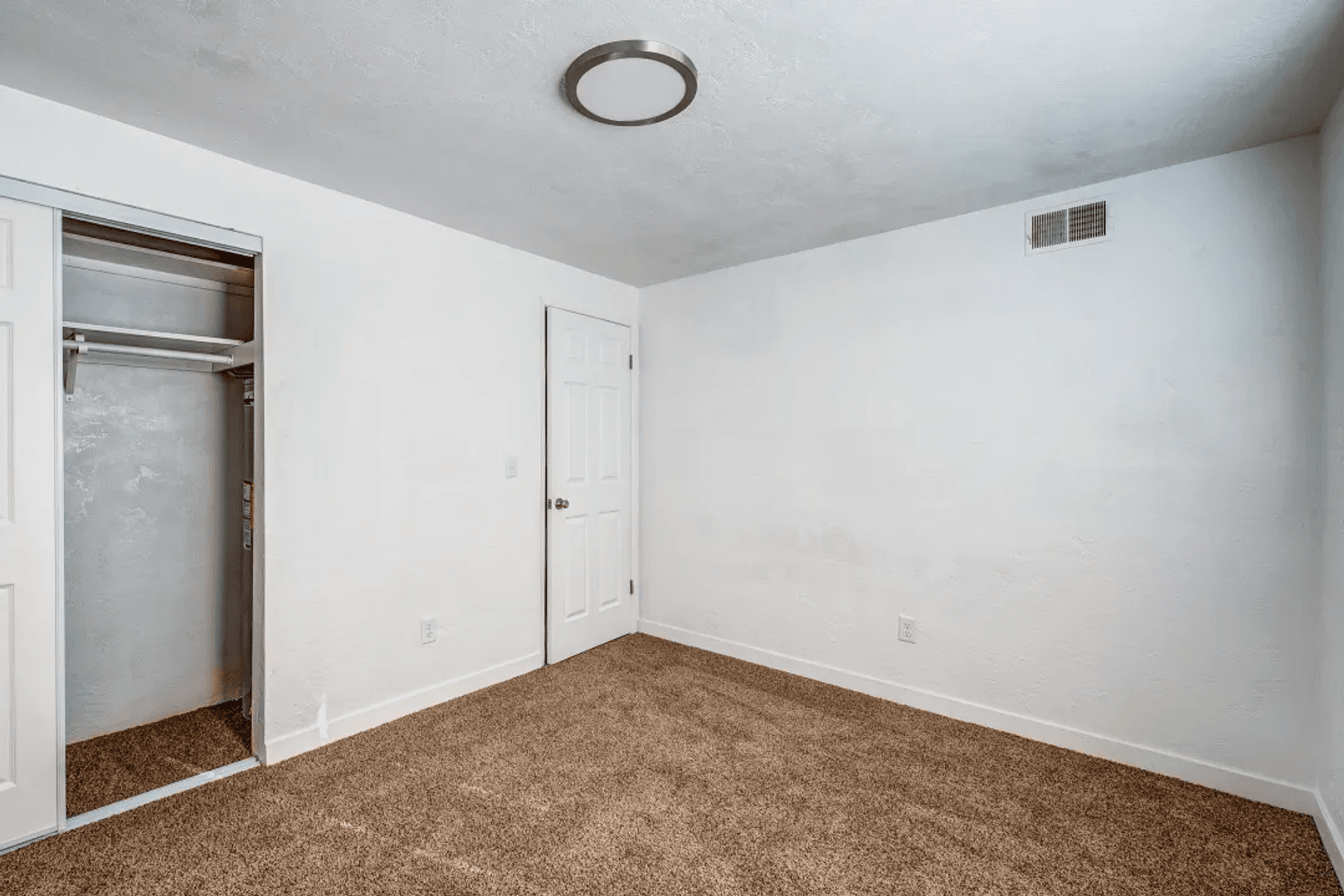 Kennewick Apartment: 12 S Morain St