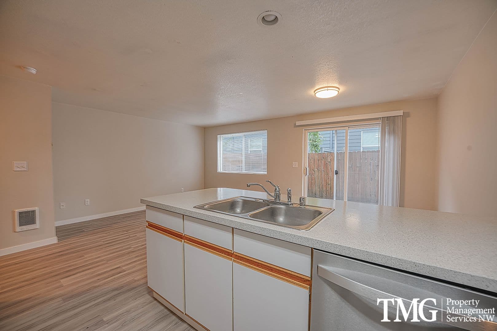 Vancouver Apartment: 13708 NE 18th St