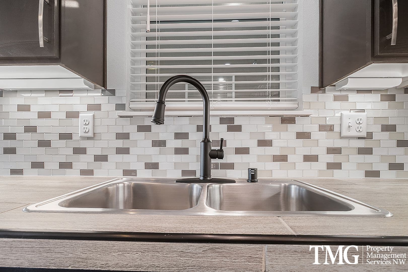 Kennewick Apartment: 7942 W 10th Ave