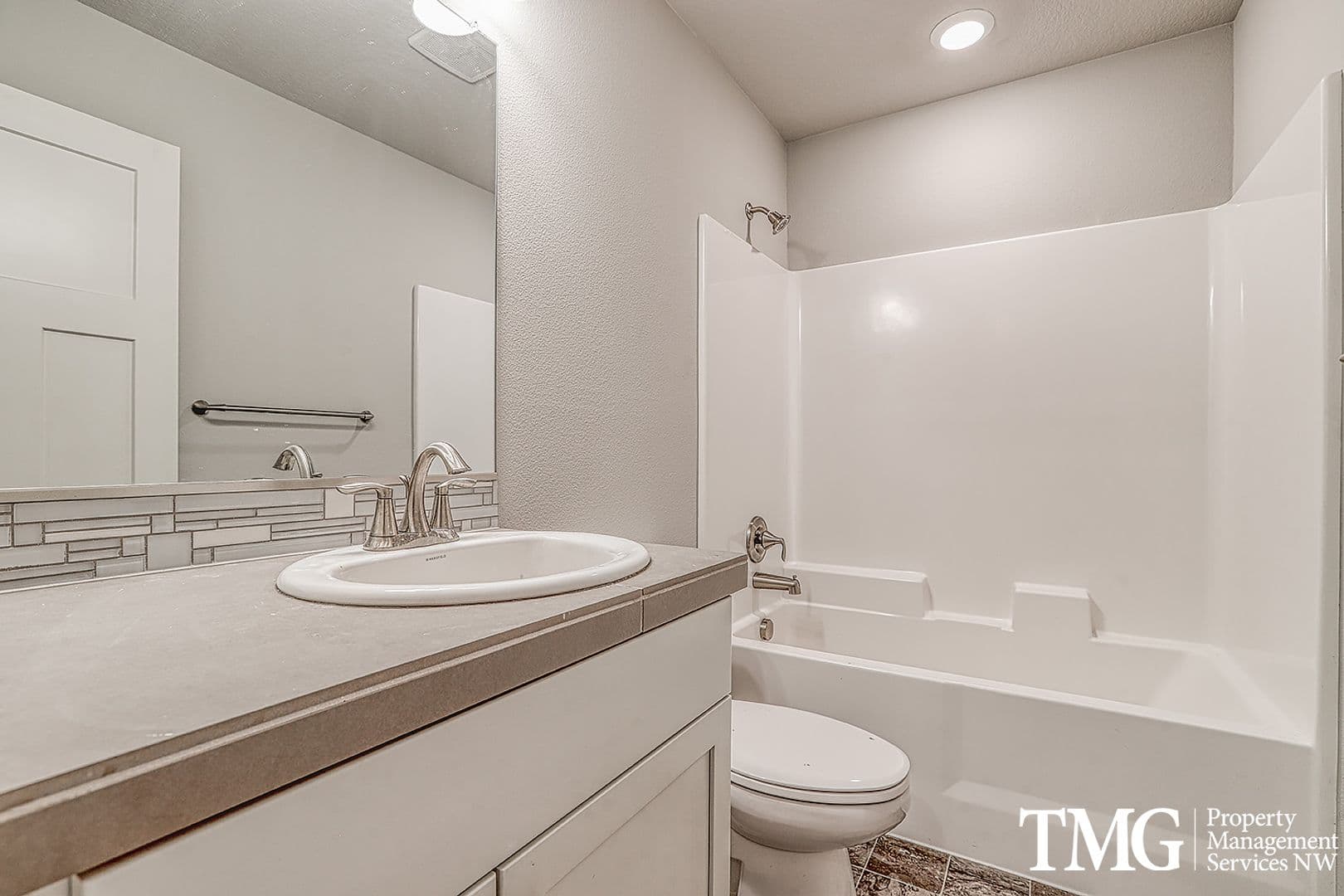 Ridgefield Townhome: 4231 S Waters Edge Way