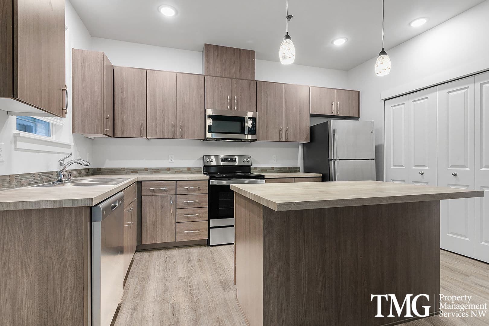 Kennewick Apartment: 7942 W 10th Ave