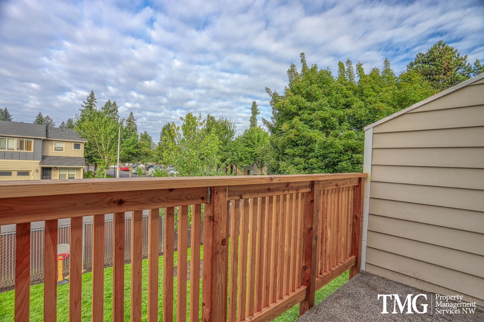 Vancouver Apartment: 3811 NE Royal View Ave