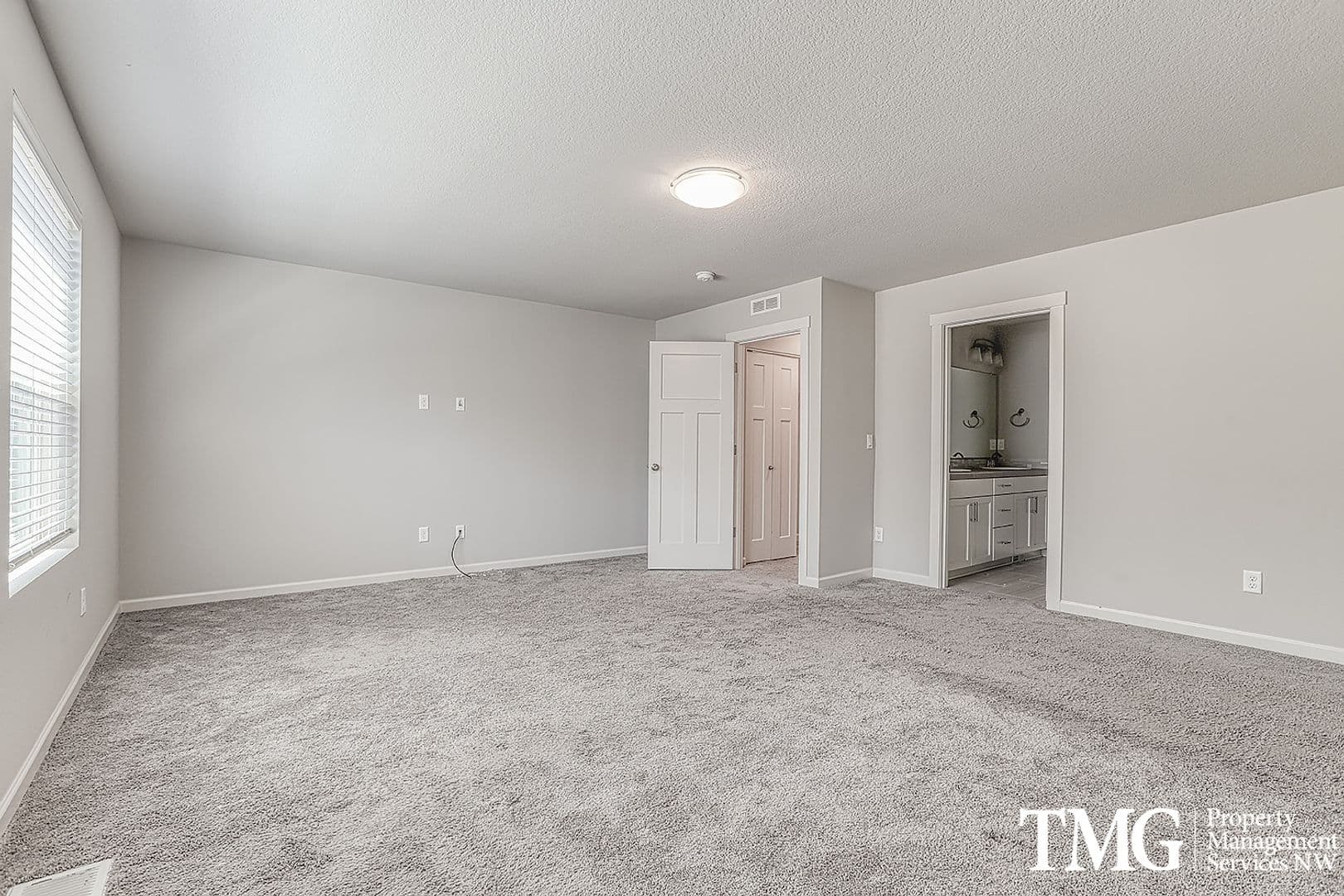Ridgefield Townhome: 4231 S Waters Edge Way