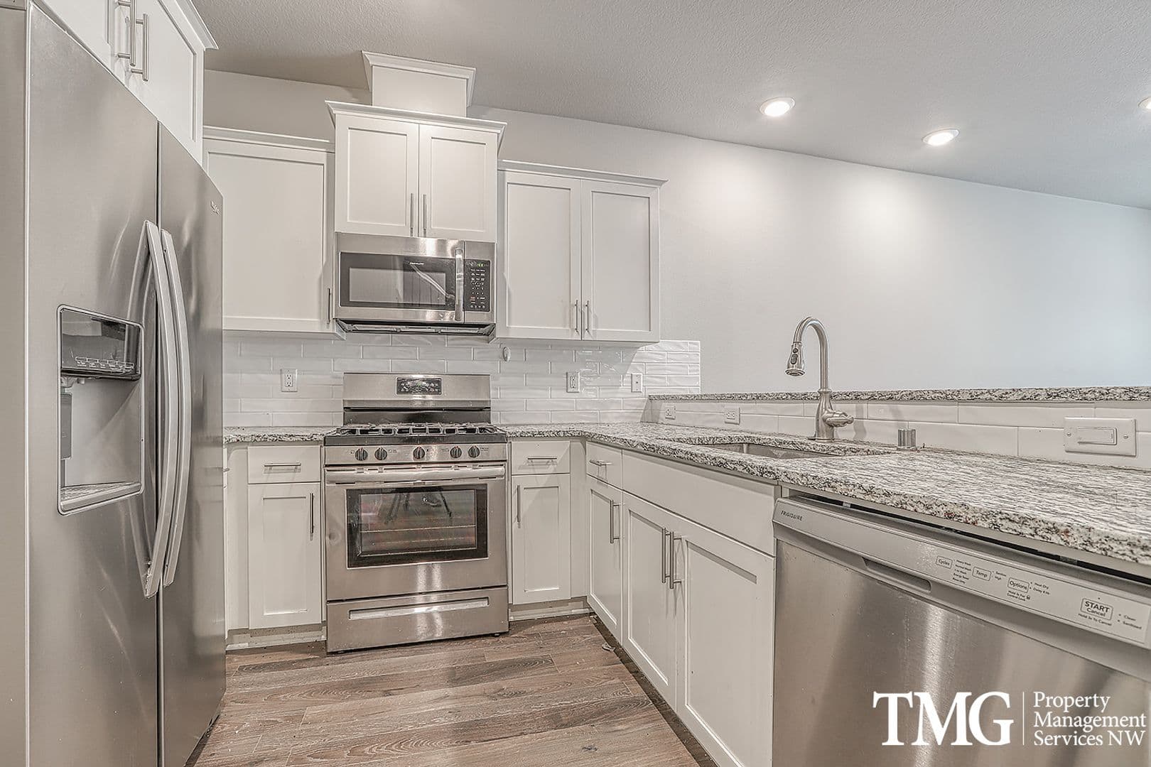 Ridgefield Townhome: 4231 S Waters Edge Way