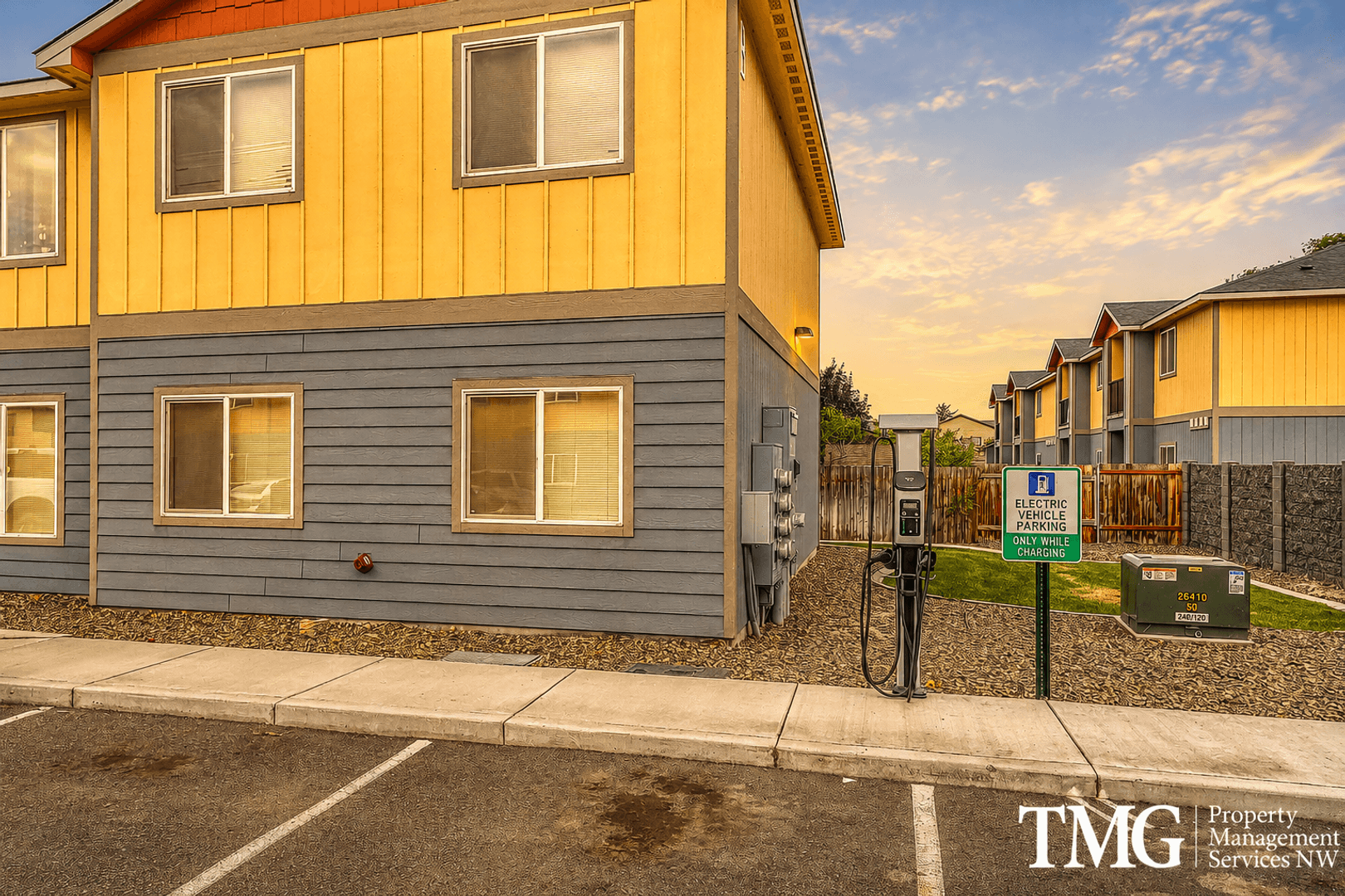 Kennewick Apartment: 1863 & 1917 West 19th Avenue