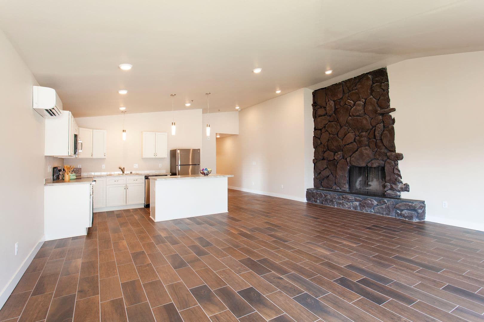 Kennewick Apartment: 5100 W Clearwater Ave